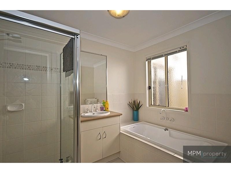 70 Tee Trees Bvd, Arundel QLD 4214