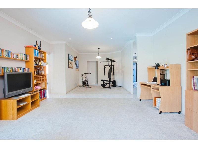 10 Nottinghill Gate Dr, Arundel QLD 4214
