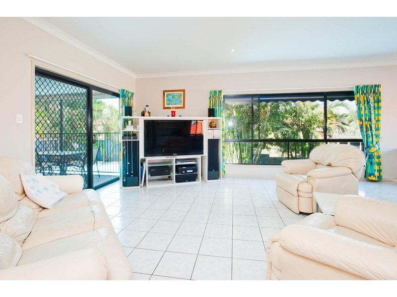 10 Nottinghill Gate Dr, Arundel QLD 4214
