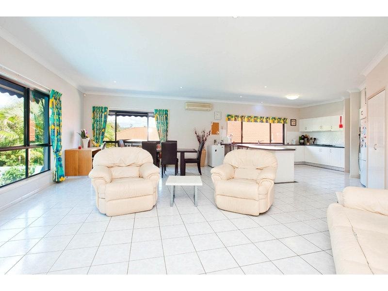 10 Nottinghill Gate Dr, Arundel QLD 4214