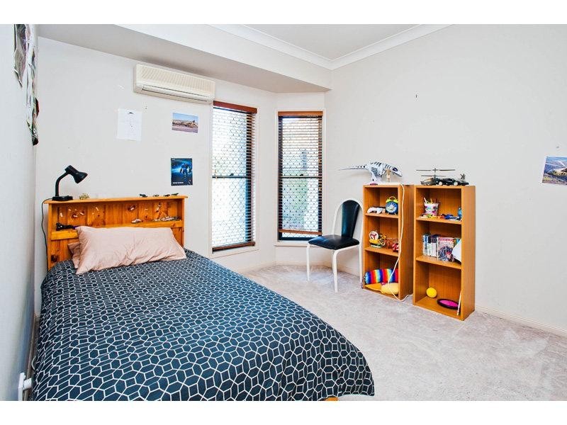 10 Nottinghill Gate Dr, Arundel QLD 4214