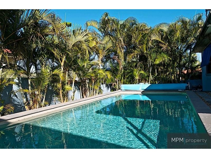 10 Nottinghill Gate Dr, Arundel QLD 4214