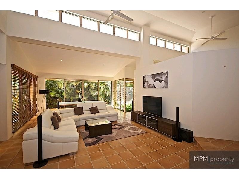 48 Fitzalan Cct, Arundel QLD 4214