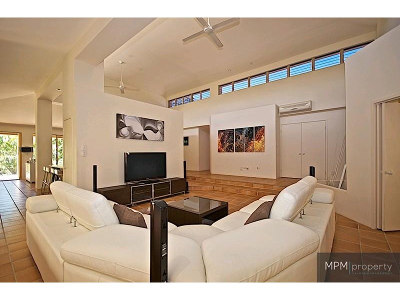 48 Fitzalan Cct, Arundel QLD 4214