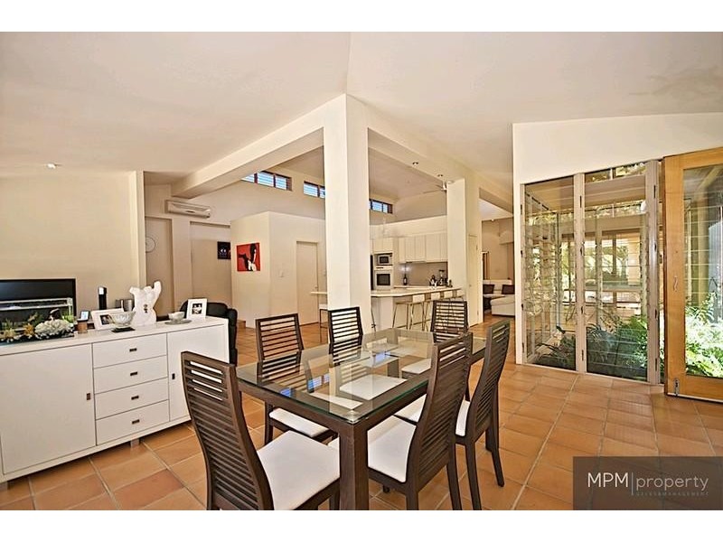 48 Fitzalan Cct, Arundel QLD 4214