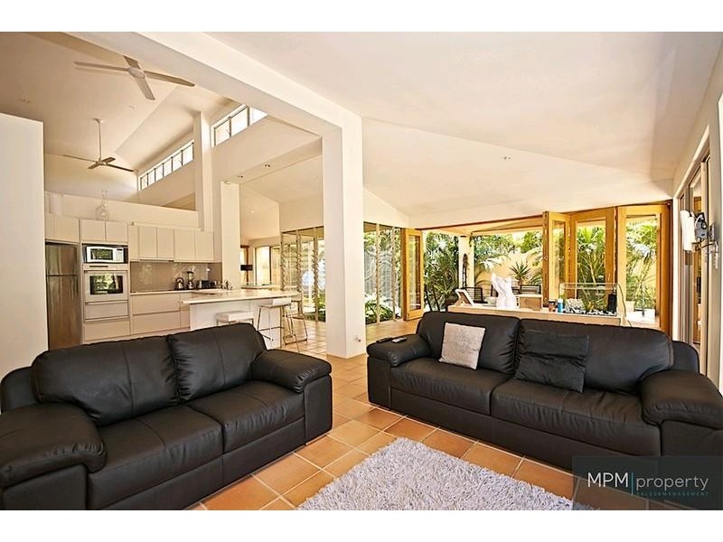 48 Fitzalan Cct, Arundel QLD 4214