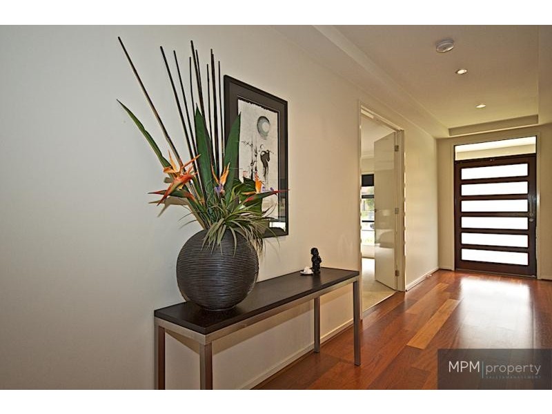 106 Arun Dr, Arundel QLD 4214