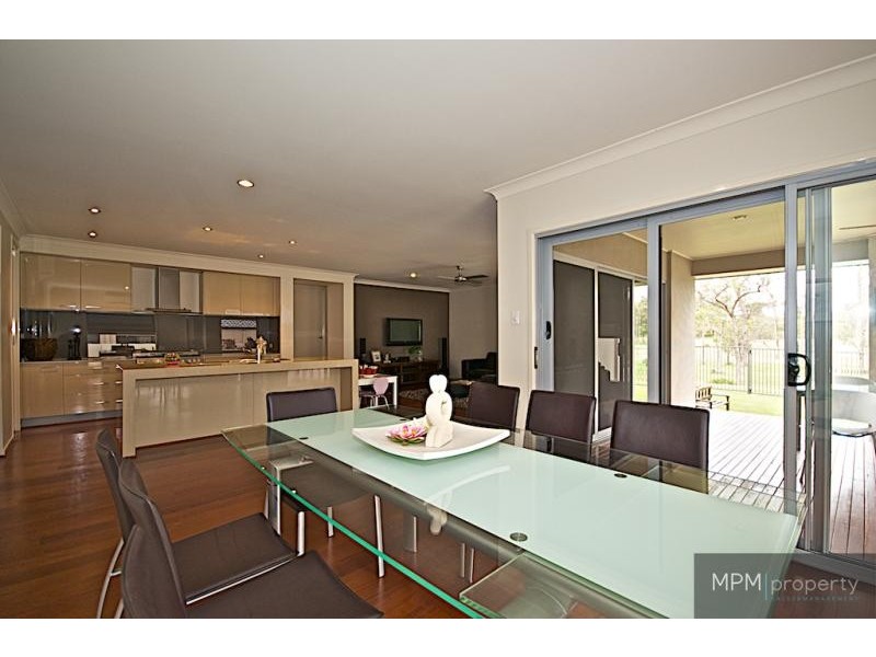 106 Arun Dr, Arundel QLD 4214