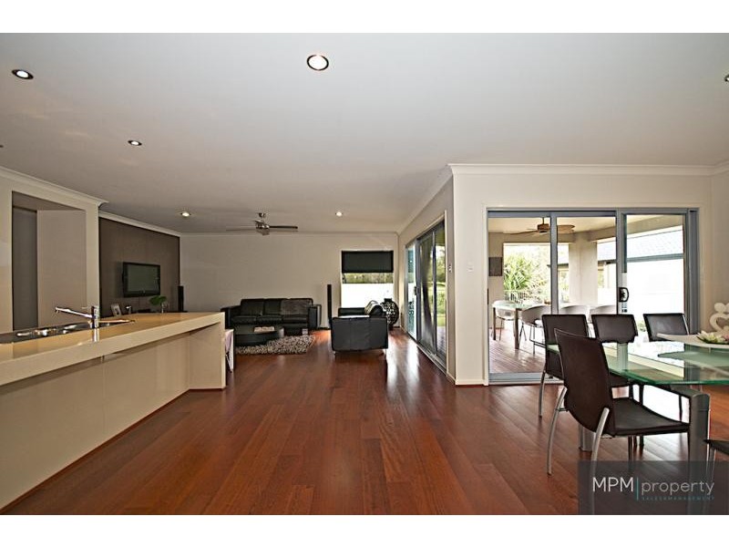 106 Arun Dr, Arundel QLD 4214
