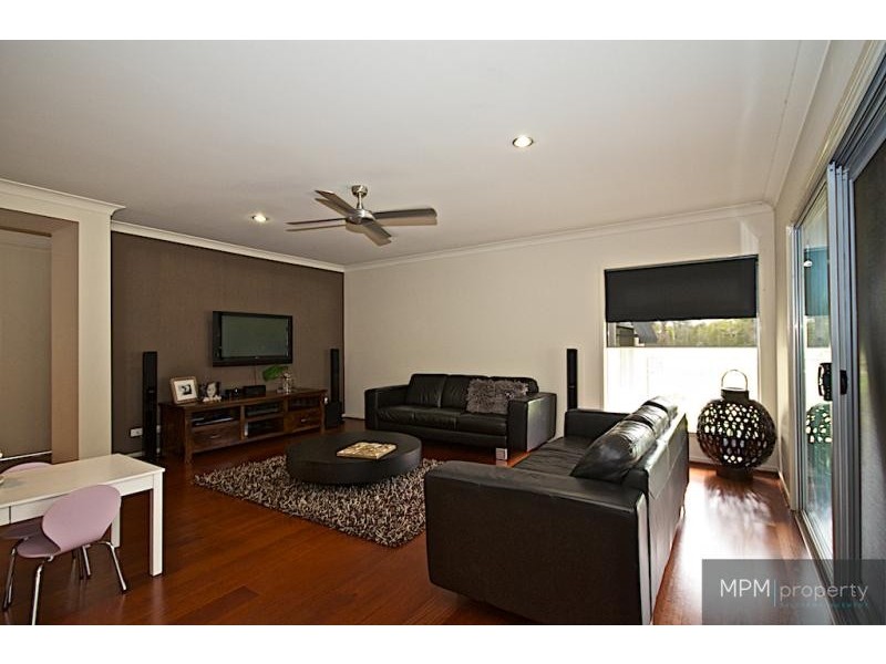 106 Arun Dr, Arundel QLD 4214