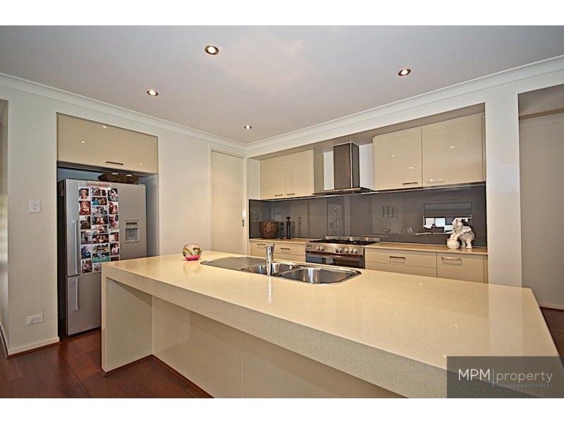 106 Arun Dr, Arundel QLD 4214