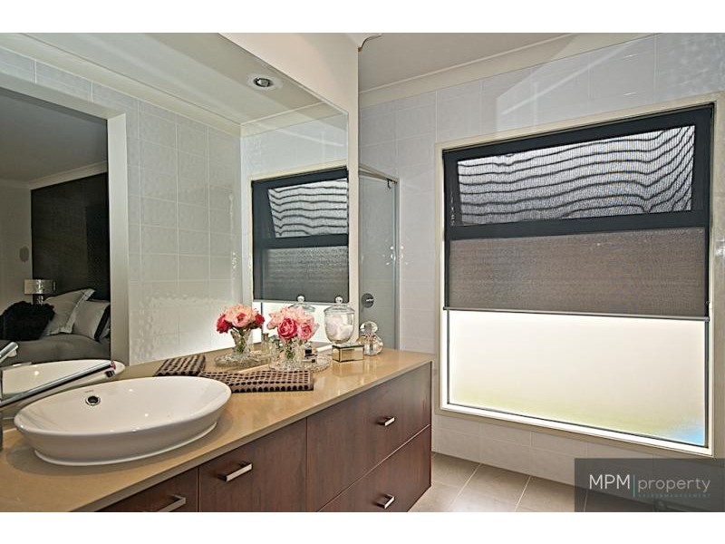 106 Arun Dr, Arundel QLD 4214