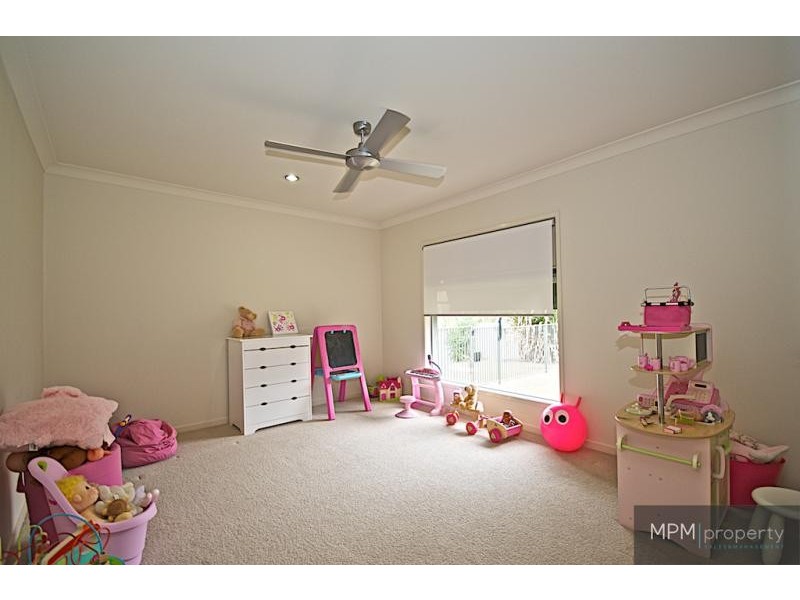 106 Arun Dr, Arundel QLD 4214