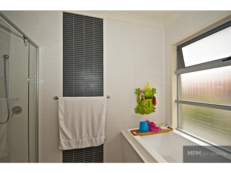 106 Arun Dr, Arundel QLD 4214