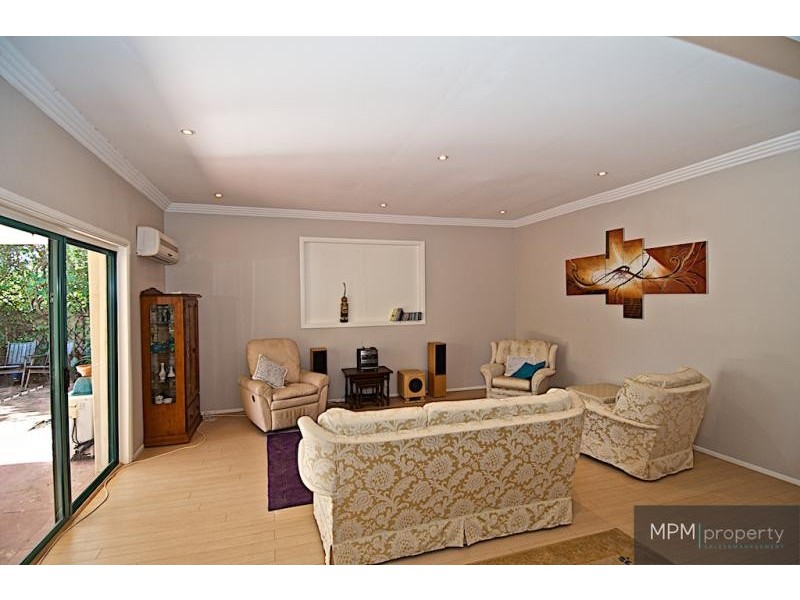 15 Maltravers Dr, Arundel QLD 4214