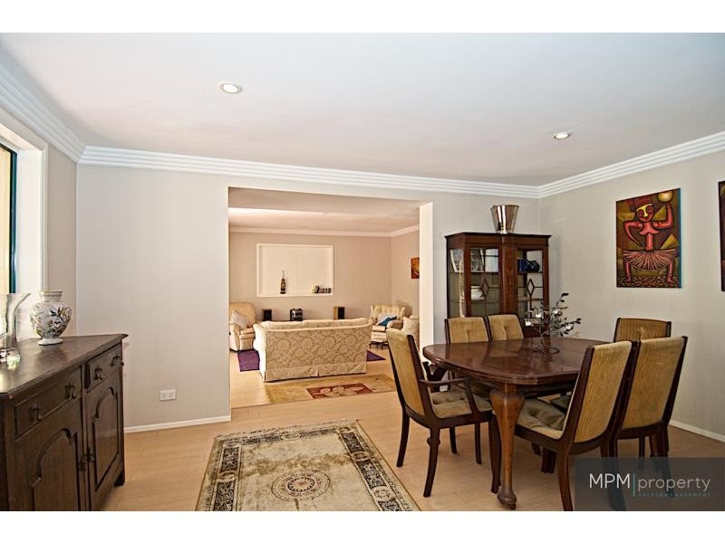 15 Maltravers Dr, Arundel QLD 4214