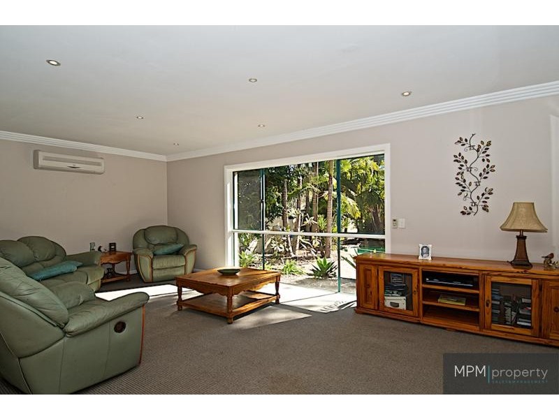 15 Maltravers Dr, Arundel QLD 4214