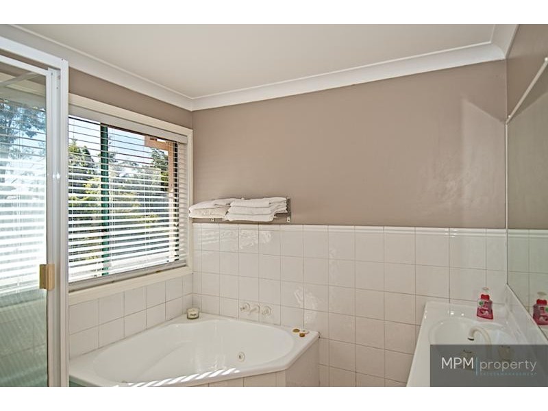 15 Maltravers Dr, Arundel QLD 4214