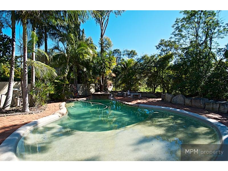 15 Maltravers Dr, Arundel QLD 4214