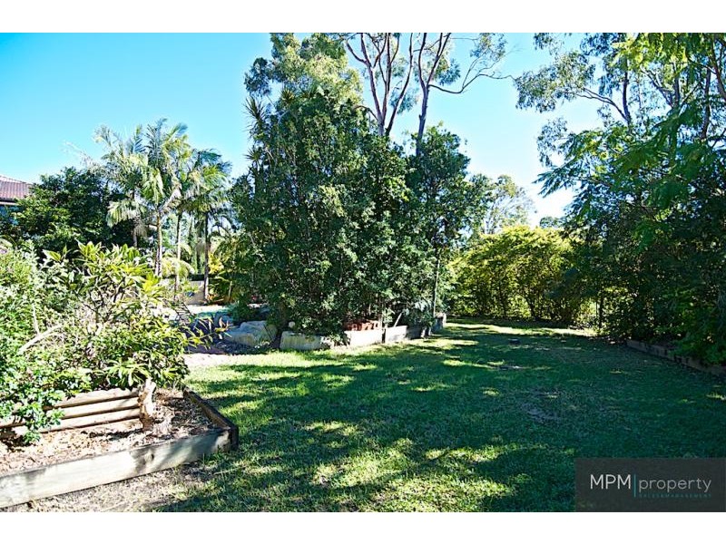 15 Maltravers Dr, Arundel QLD 4214
