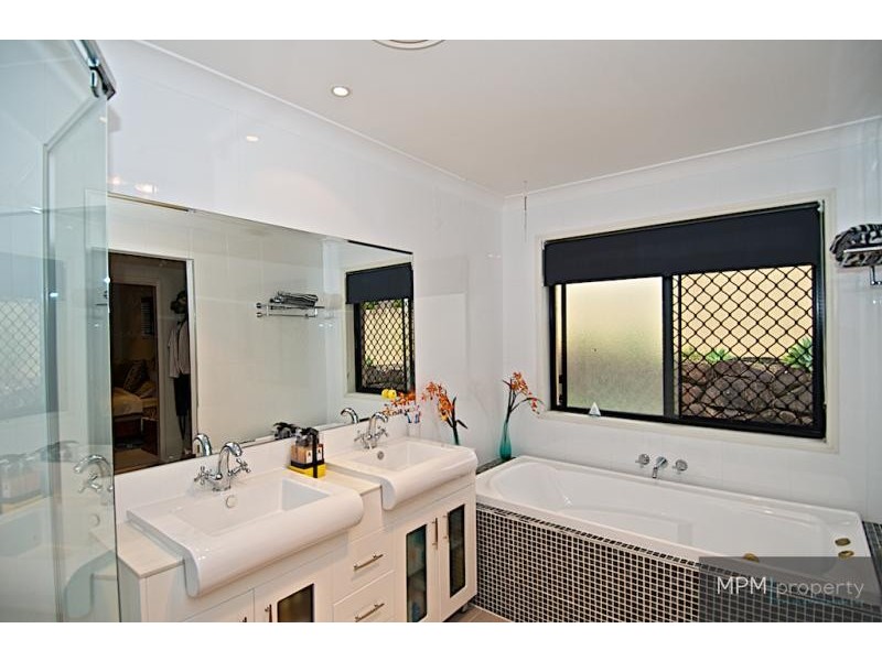 26 Petworth  Ct, Arundel QLD 4214
