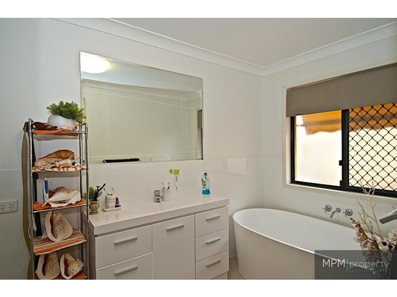 26 Petworth  Ct, Arundel QLD 4214