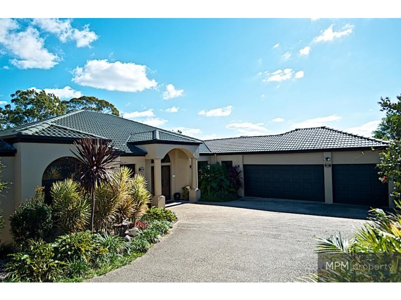 11 Leeds Cl, Arundel QLD 4214