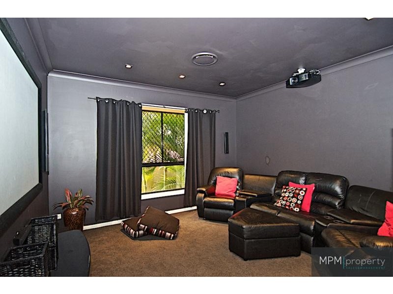 11 Leeds Cl, Arundel QLD 4214