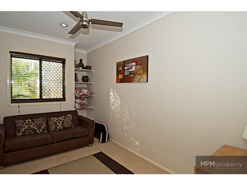 11 Leeds Cl, Arundel QLD 4214