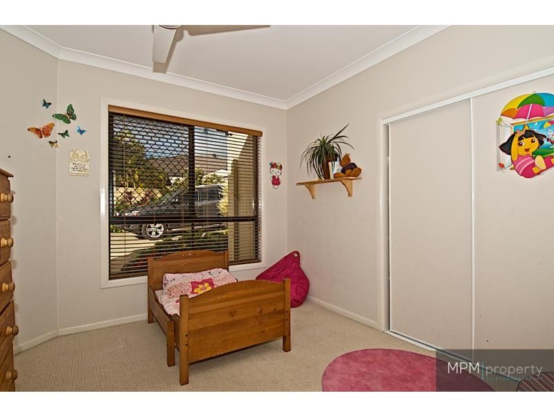 11 Leeds Cl, Arundel QLD 4214