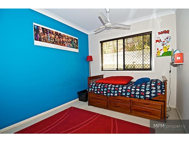 11 Leeds Cl, Arundel QLD 4214