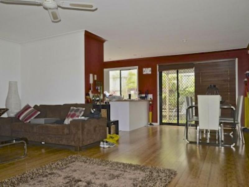 3/24 Amsonia Ct, Arundel QLD 4214