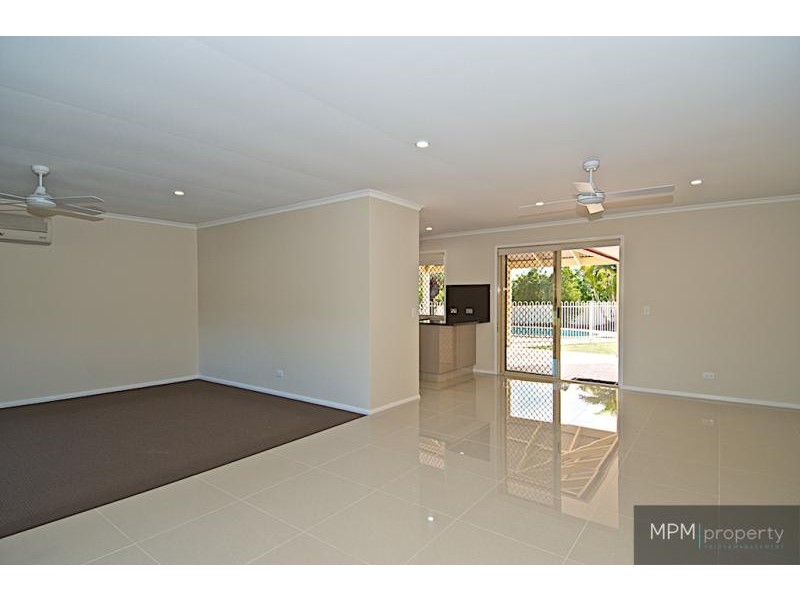42 Lucille Ball Pl, Parkwood QLD 4214
