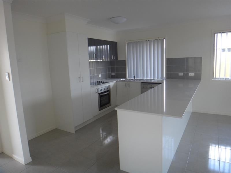 6 Phoebe Way, Gleneagle QLD 4285