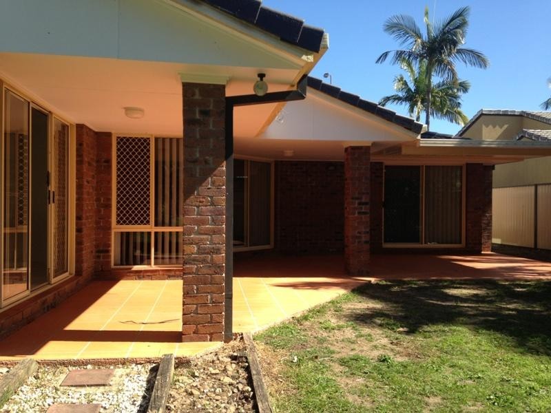 18 Henry Cotton Dr, Parkwood QLD 4214