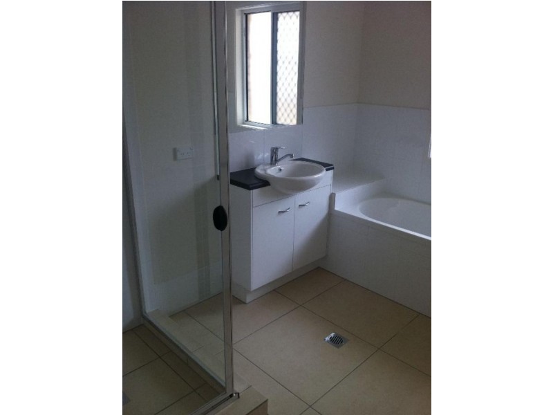 33 Sunridge Cct, Windaroo QLD 4207