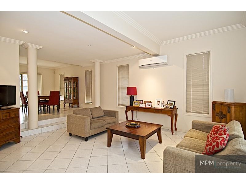 35 Canada Pl, Arundel QLD 4214