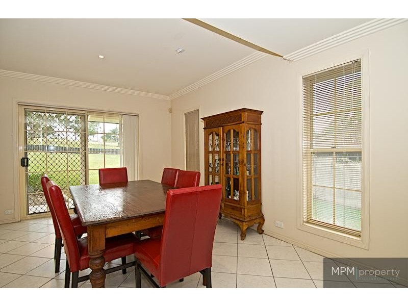 35 Canada Pl, Arundel QLD 4214