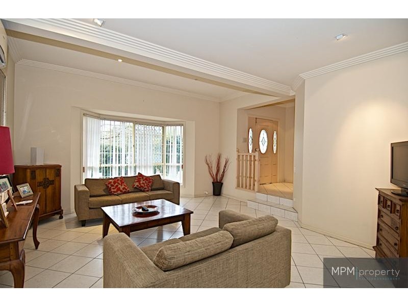 35 Canada Pl, Arundel QLD 4214