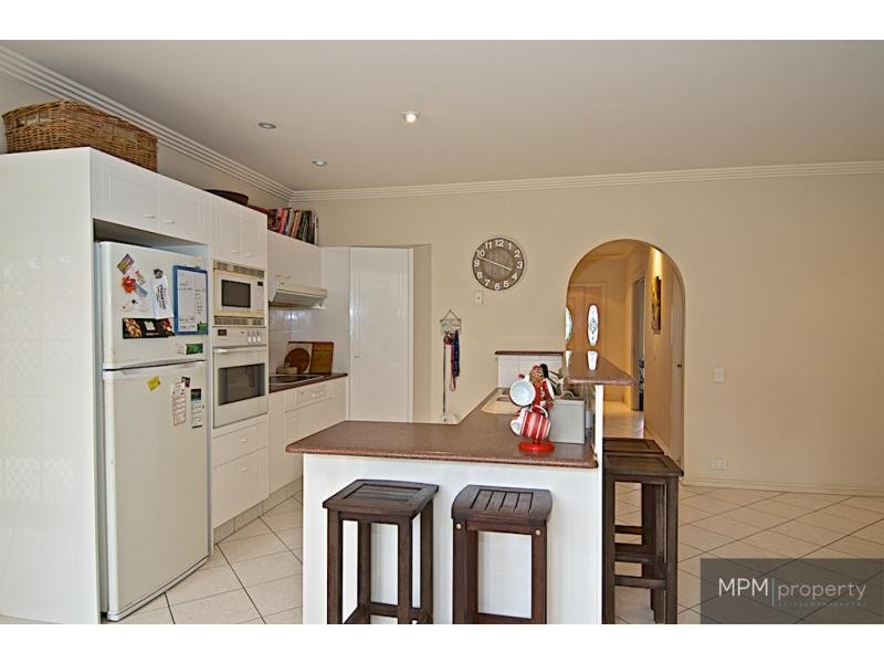 35 Canada Pl, Arundel QLD 4214