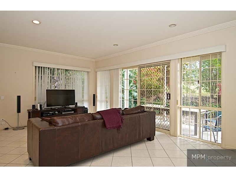 35 Canada Pl, Arundel QLD 4214