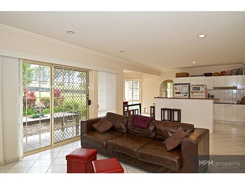 35 Canada Pl, Arundel QLD 4214