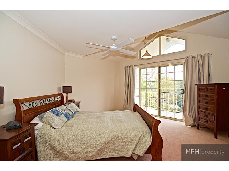 35 Canada Pl, Arundel QLD 4214