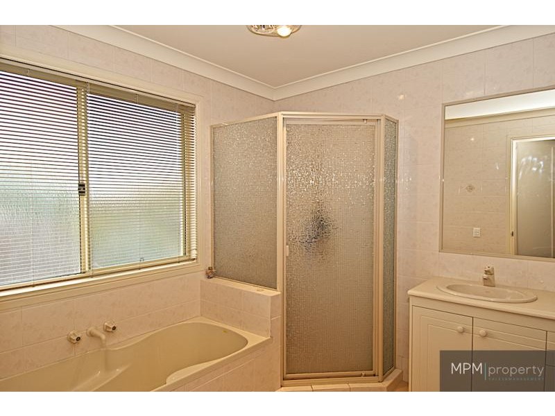 35 Canada Pl, Arundel QLD 4214