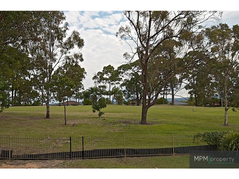 35 Canada Pl, Arundel QLD 4214