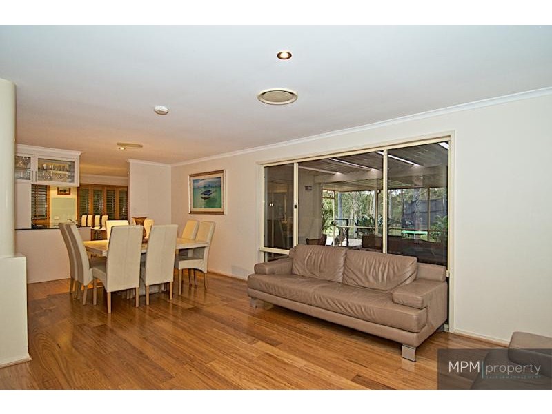 18 Fitzalan Cct, Arundel QLD 4214