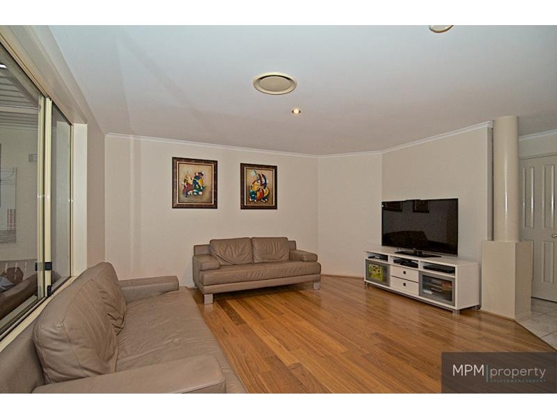 18 Fitzalan Cct, Arundel QLD 4214