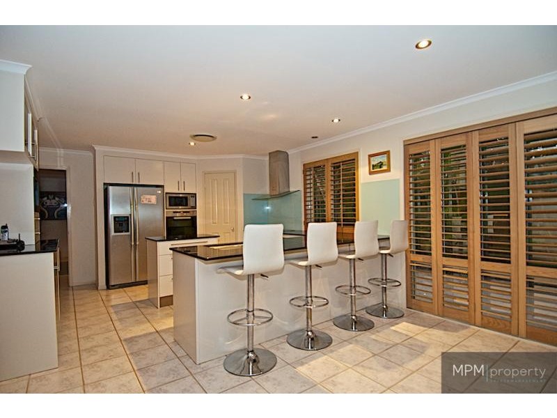 18 Fitzalan Cct, Arundel QLD 4214