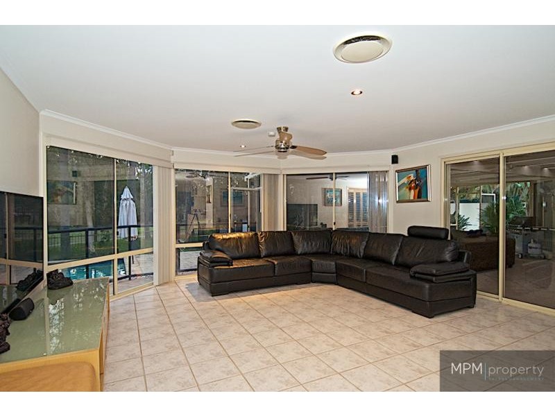 18 Fitzalan Cct, Arundel QLD 4214