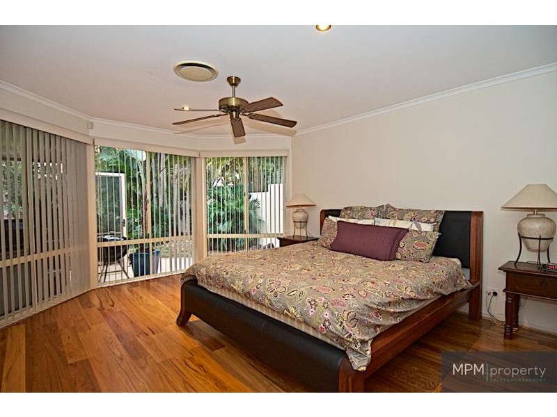 18 Fitzalan Cct, Arundel QLD 4214